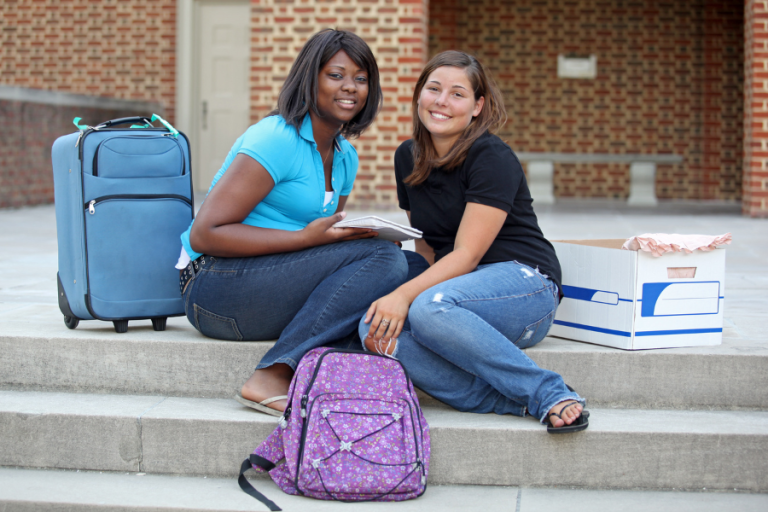 Last Minute Guide: 50+ College Move In Day Tips Every Student Should Know